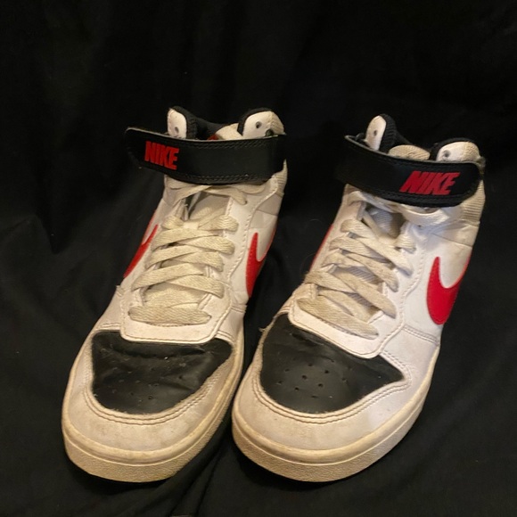 Kids Nikes good condition - Picture 2 of 5